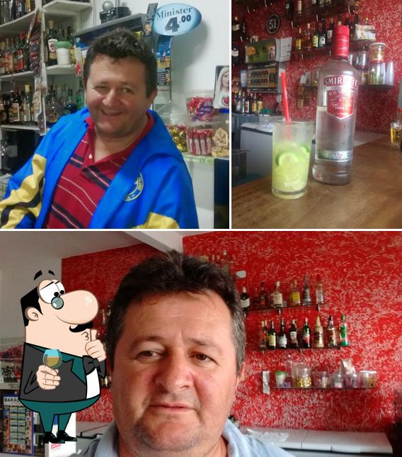 A balcão de bar e bebida do restaurante