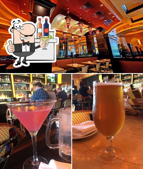 Postres The Cheesecake Factory, Escondido, 200 E Via Rancho Pkwy Ste
