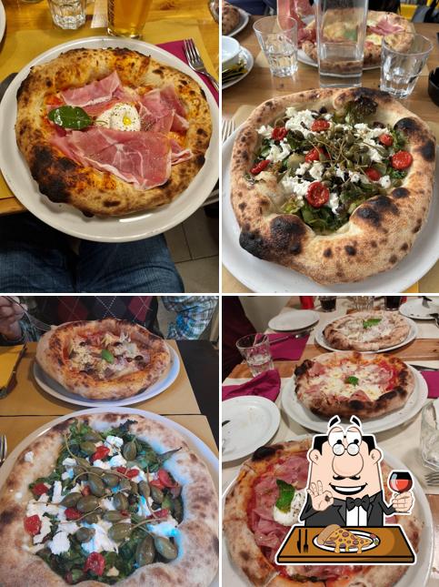 Elige una pizza en Gattabuia Ristorante Sociale