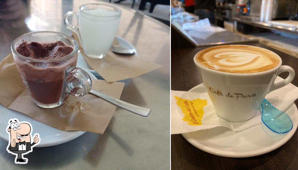 Voir cette photo de Café de Paris