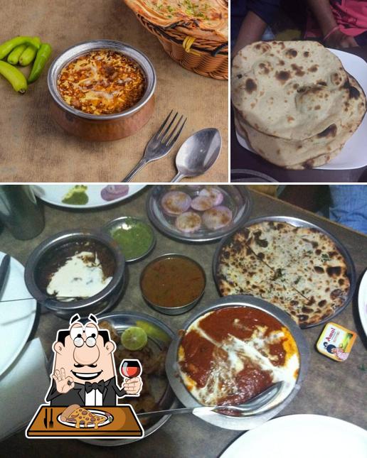 Try out pizza at Royal Pursharthi Dhaba