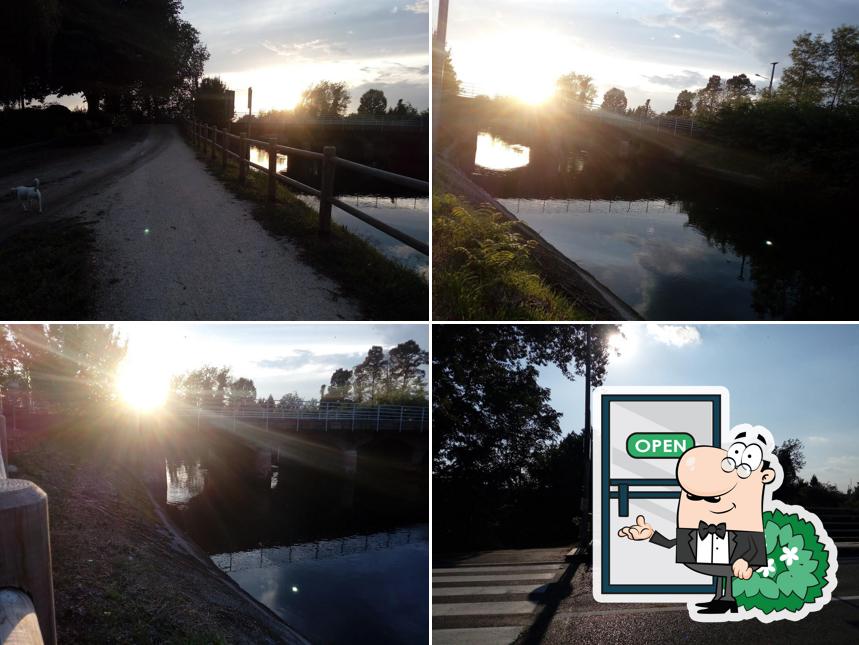 Goditi la vista dall'area esterna di Myth Pub