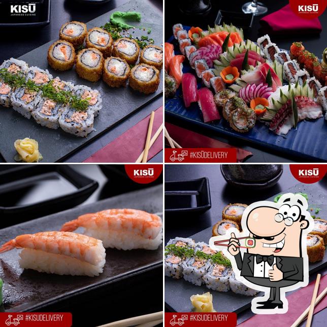 Rolos de sushi são disponibilizados no Kisu