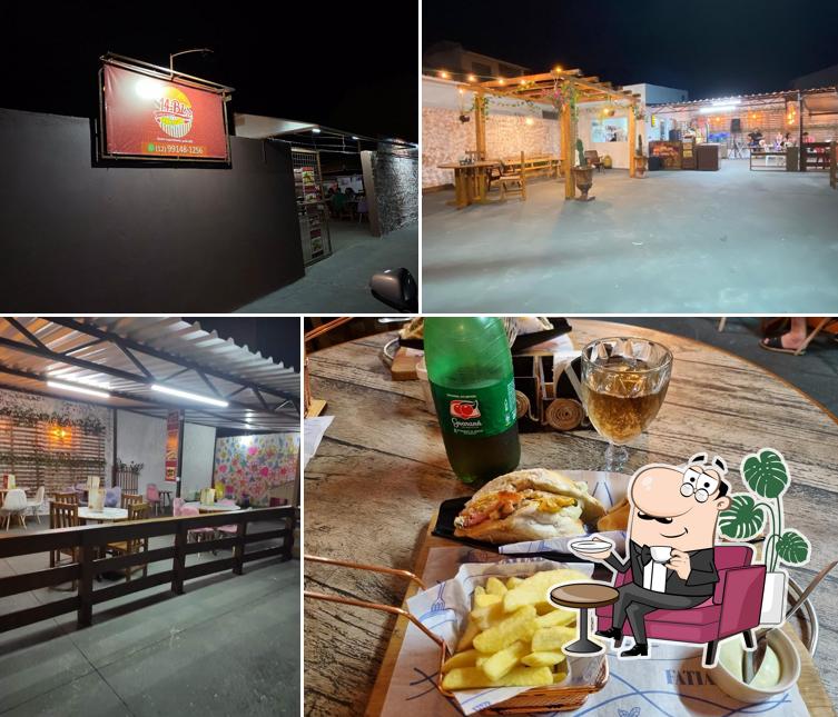O interior do Mesa de Família - Restaurante e Pizzaria