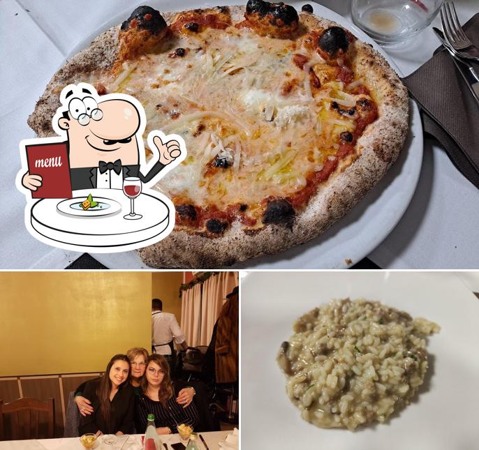 La foto di cibo e tavolo da pranzo da Al Cusatino