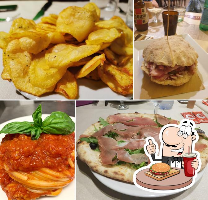 Prenditi un hamburger a ristorante macrito pizza e pinsa