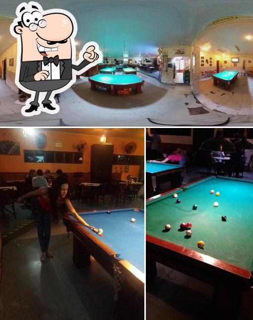 O interior do Bola Snooker Bar