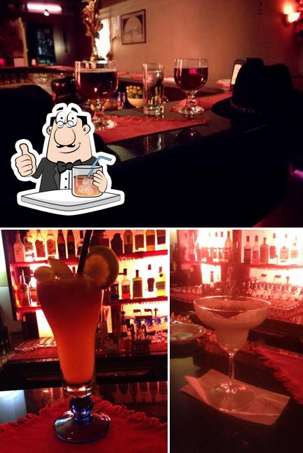 La bevanda e bancone da bar del ristorante