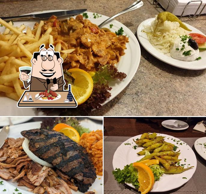 Pide un plato con carne en Restaurant Akropolis