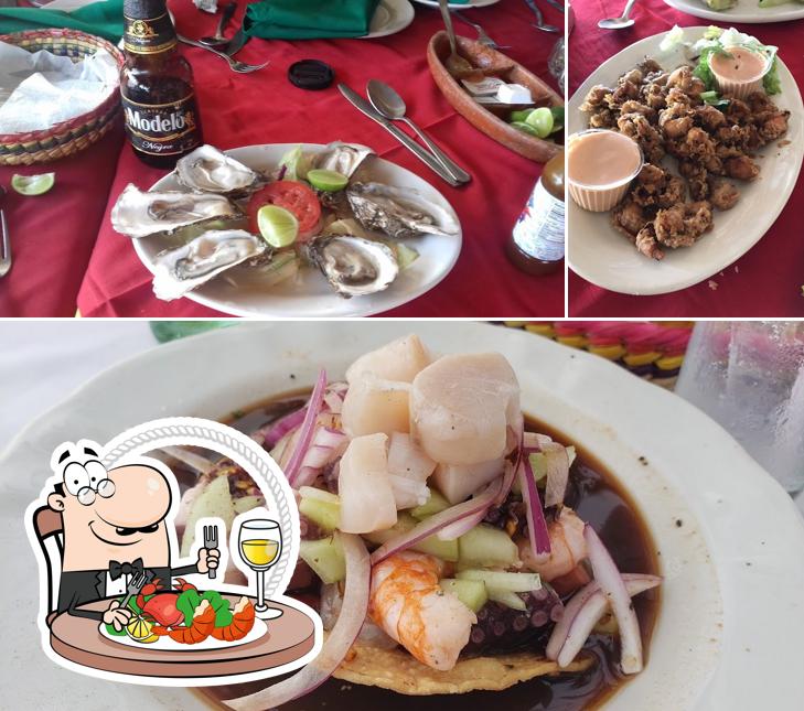 Try out seafood at La Costa Marinera