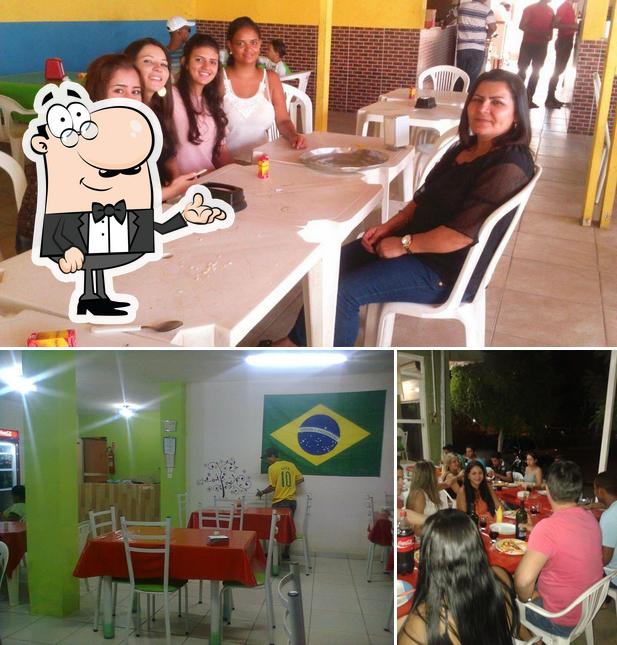 O interior do Regis Pizzaria