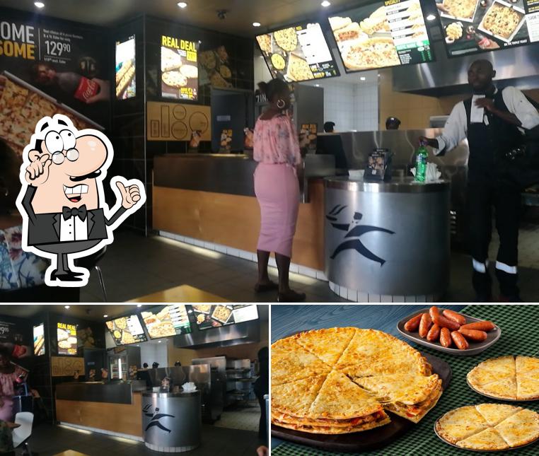 La photo de la intérieur et pizza de Debonairs Pizza’s