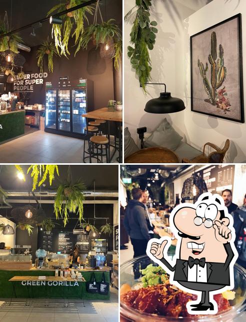 Dai un'occhiata agli interni di Green Gorilla Café