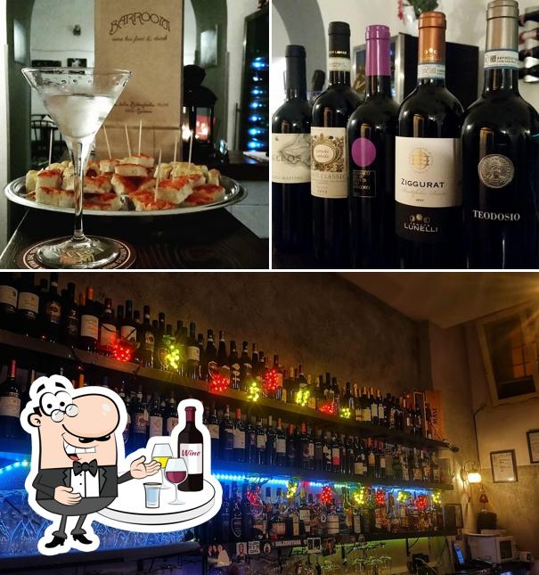 Barroom Salerno - wine bar - food & drink serve un'ampia serie di bevande alcoliche