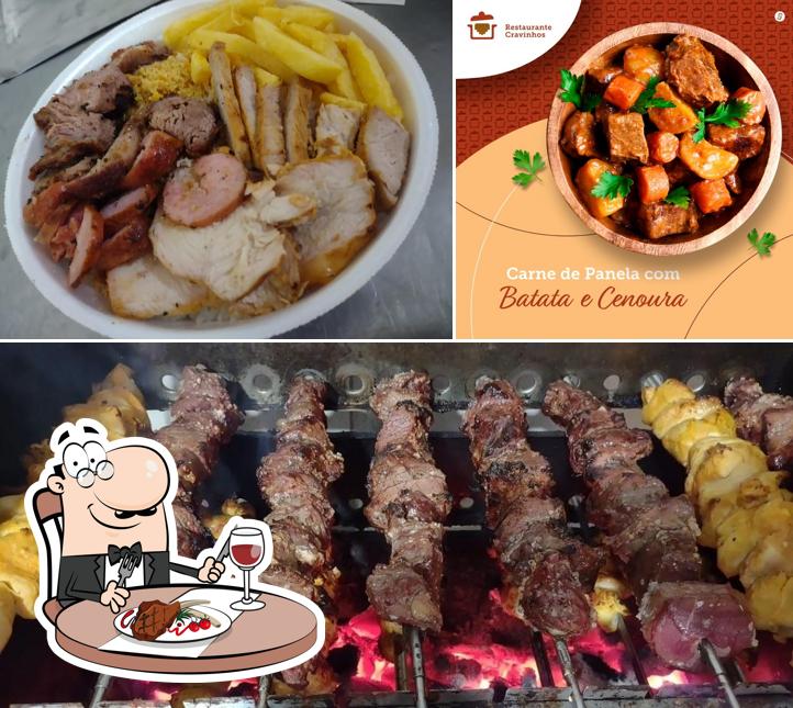 Prove refeições de carne no Restaurante cravinhos