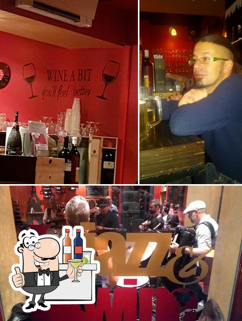 La immagine della bancone da bar e interni di Jazz & wine