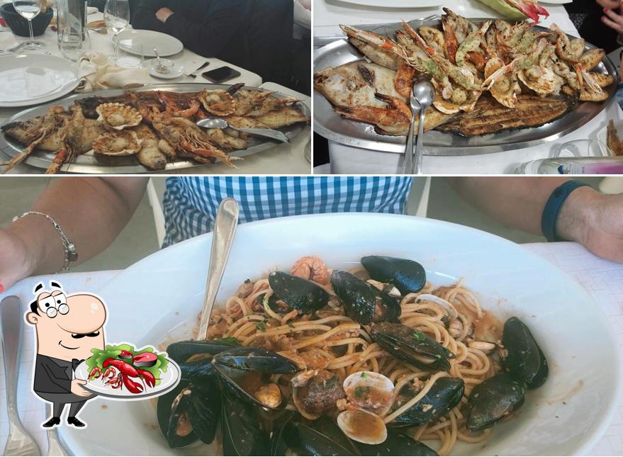 Ristorante Bagno Levante propone un'ampia varietà di prodotti di cucina di mare