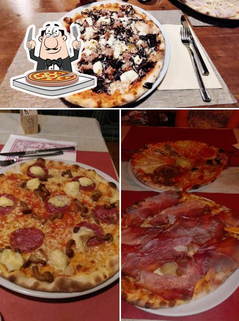 Try out pizza at Pizzeria Speckeller, la pizzeria di Mugnai