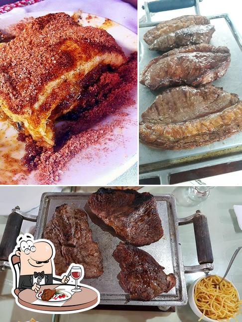 Peça refeições de carne no Aconchego Bar e Restaurante