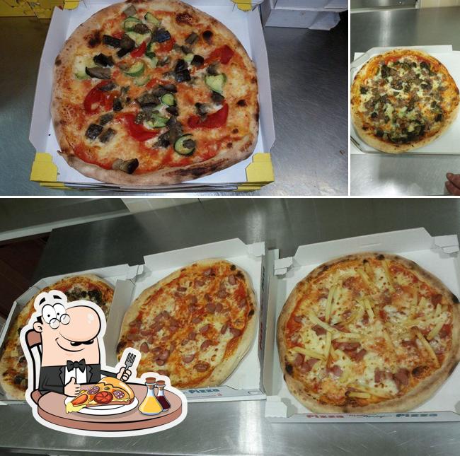 Scegli una pizza a Pizzeria Rosticceria D'asporto da Totò