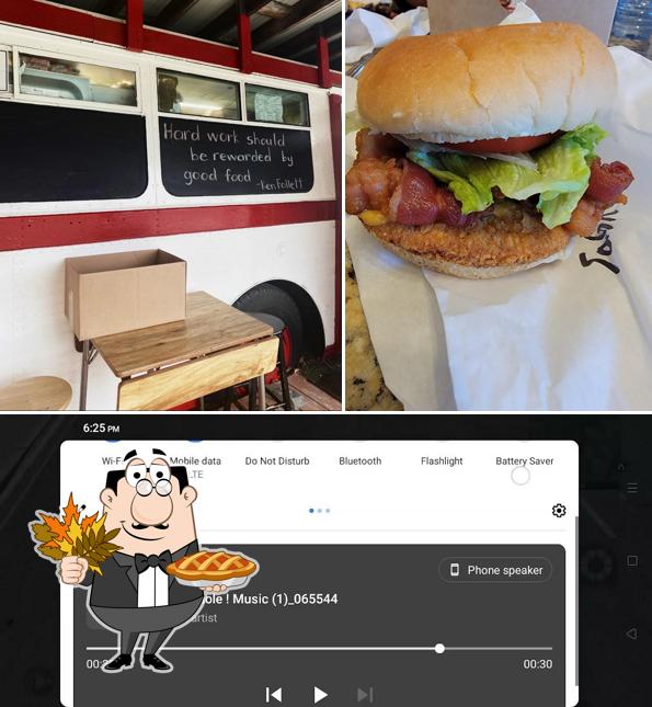 Regarder la photo de Bob's Lake Burger Bus