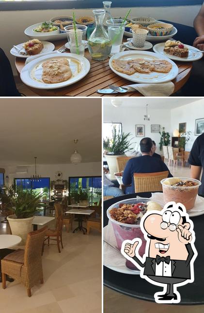 L'intérieur de Oh. Em. Gee!