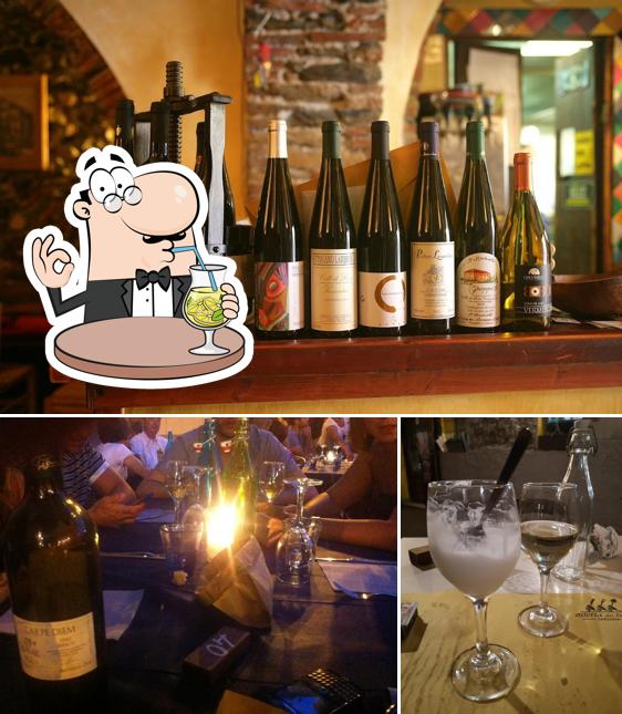 Las fotografías de bebida y barra de bar en L'Osteria dei Sani di Maggiolini Michele & C. Sas