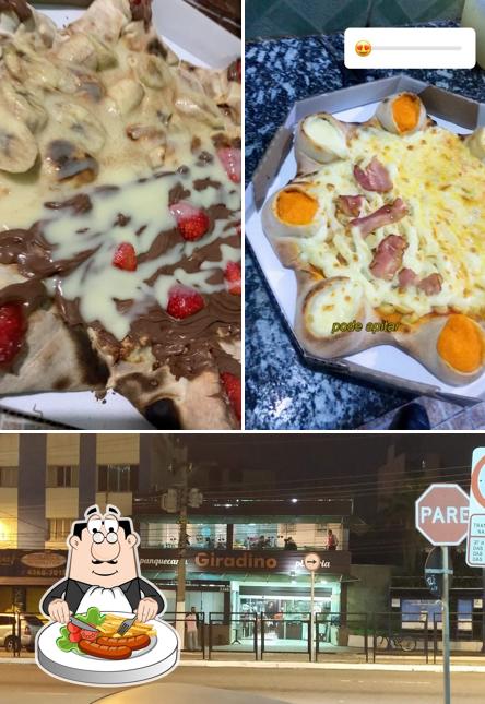 Comida em Pizzaria Giradino