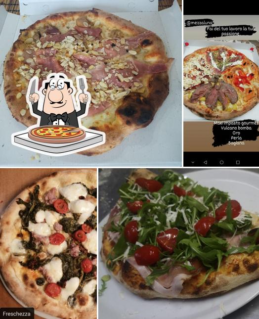 Prenditi una pizza a PIZZERIA MEZZALUNA