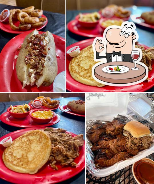 Bucky Bees BBQ of Cave City, 822 Mammoth Cave St in Cave City