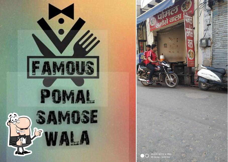 Look at this image of Famous Pomal Samose Wala Prop Ankit Bansal