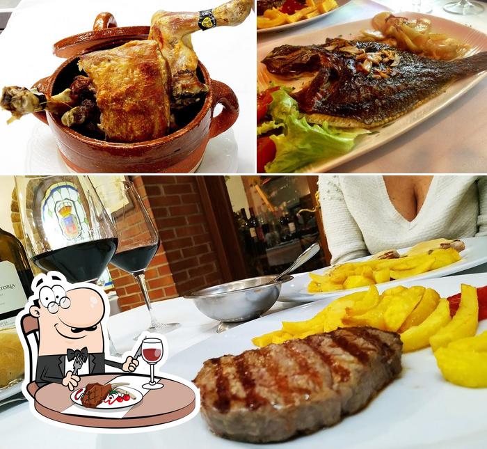 Order meat dishes at Restaurante Villa de Santillana