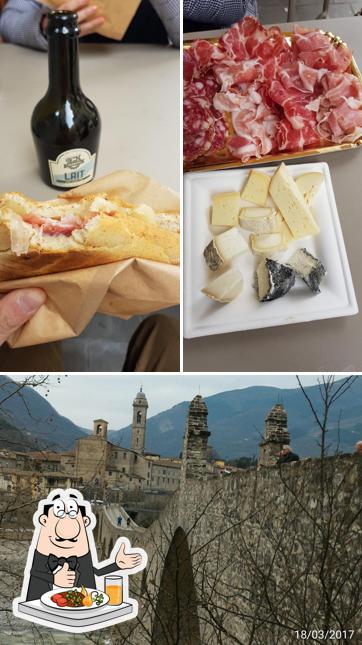 Guarda la foto che mostra la cibo e esterno di Salumeria Serale