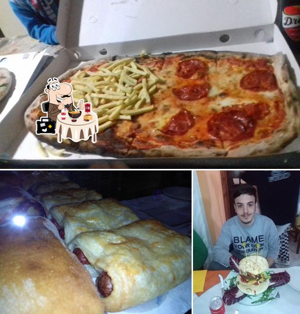 Questa è la immagine che presenta la cibo e tavolo da pranzo di PIZZA E CORE