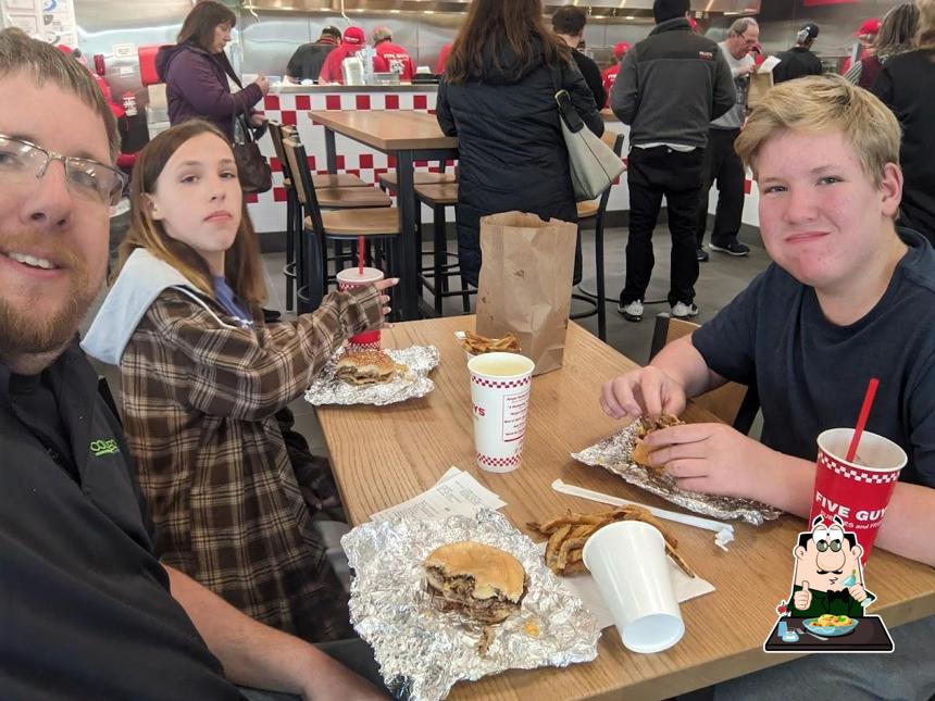 Five Guys in Onalaska Restaurant menu and reviews