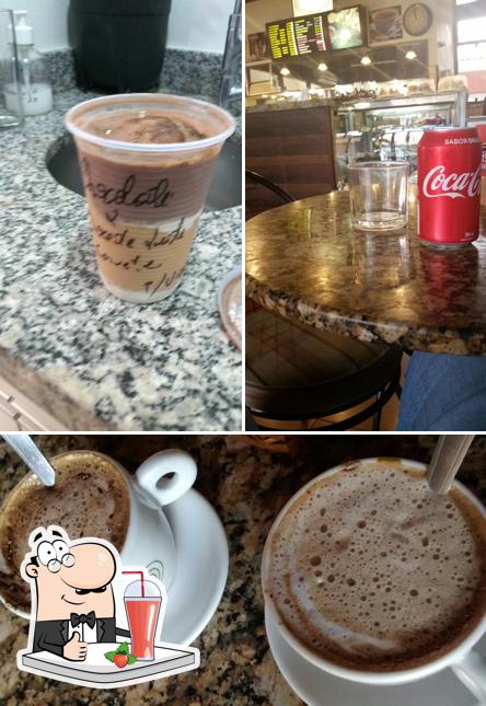 Desfrute de uma bebida no Café 21