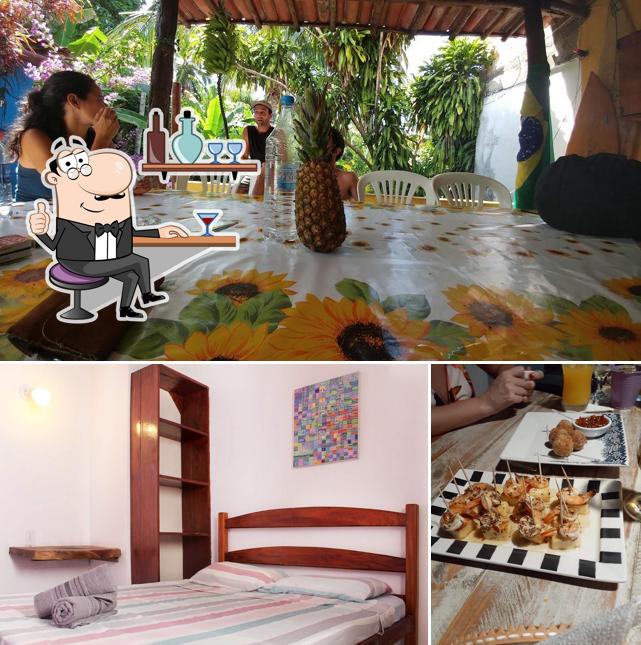 Entre diferentes coisas, interior e comida podem ser encontrados no BANANAS HOSTEL ITACARÉ