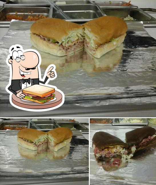 Blue Circle Market Poor Trav's Deli, 101 Broad St in Elizabethton Restaurant menu and reviews