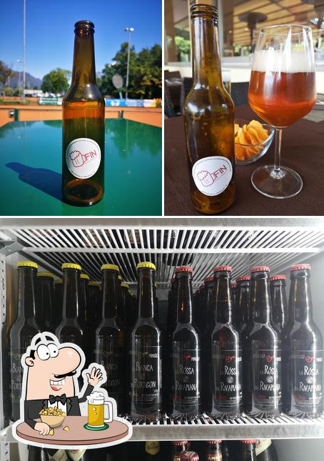 Puoi ordinare un rinfrescante bicchiere di birra chiara o scura