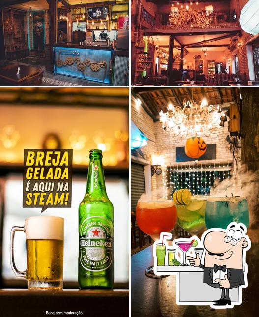 A ilustração do Steam Factory’s balcão de bar e bebida