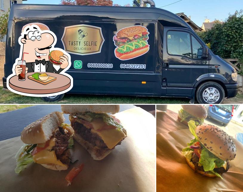 Prenez un hamburger à Food Truck Halal Tasty Selfie Shawarma Burger