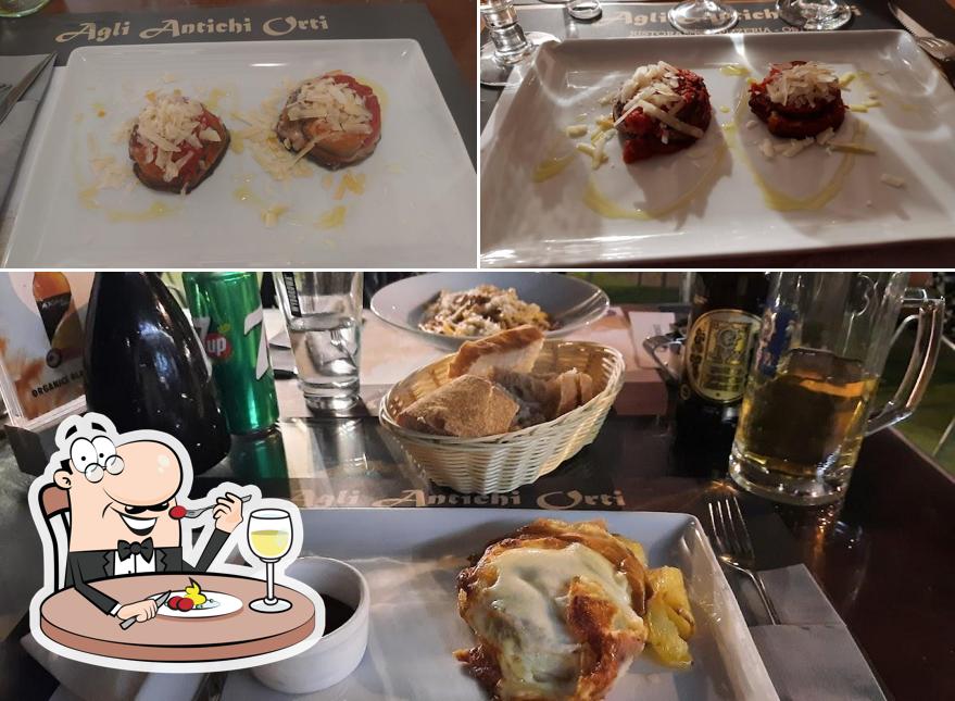 Platti al Ristorante Pizzeria agli Antichi Orti