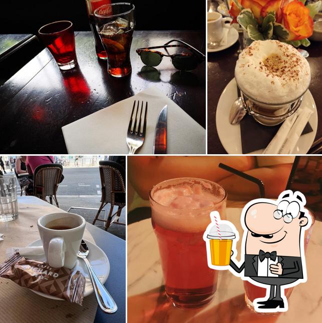 Try out different beverages served at Le Campanella