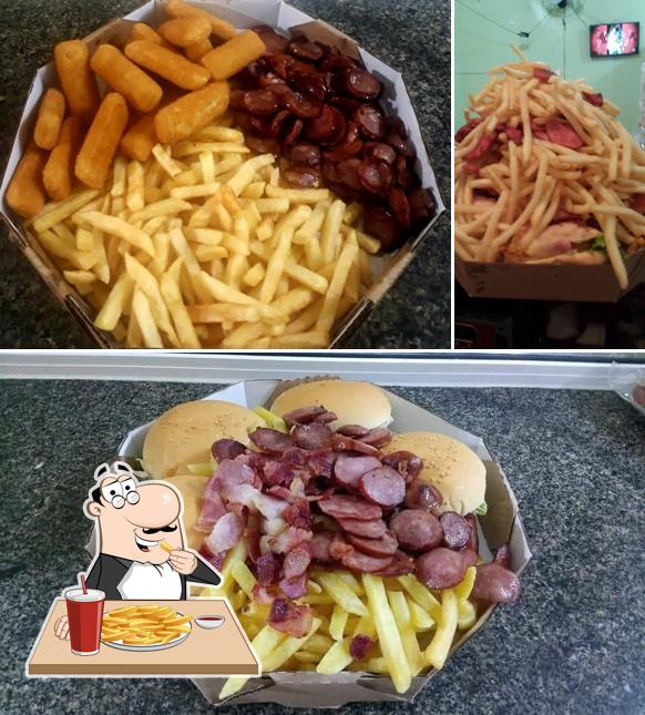 Prove cbatatas fritas francesas no Mc Dogs Lanches e Porções