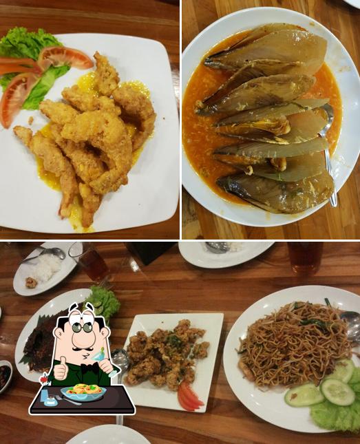 Meals at CAPTAIN'S SEAFOOD (KEPITING Rasa Jendral Harga Captains)