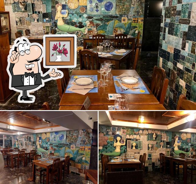 Внутреннее оформление и столики в Restaurante Las Sirenas