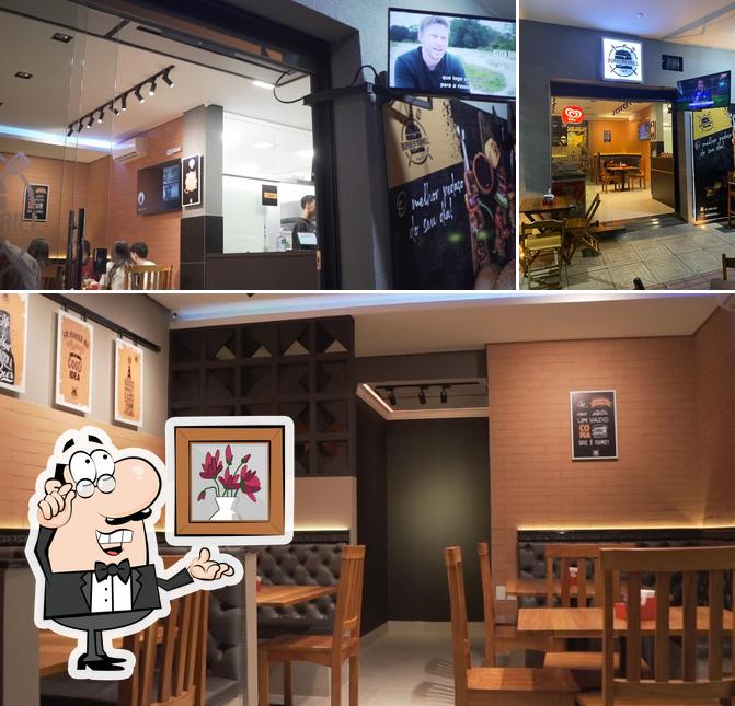 O interior do Burger'n Grill