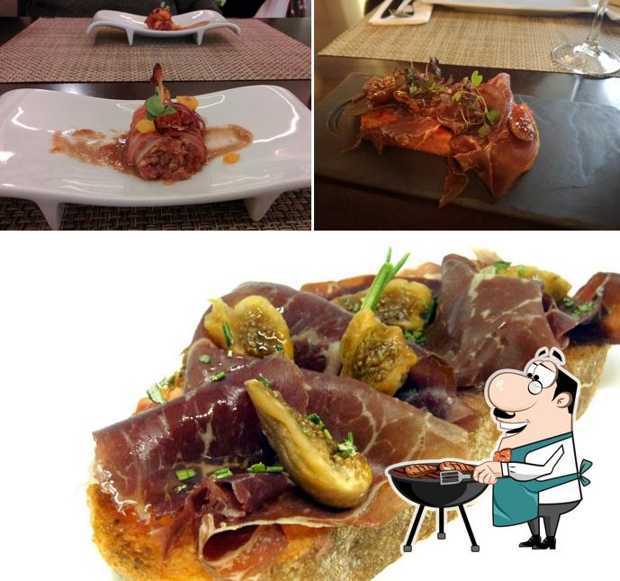 Order meat dishes at LION Gastro & Drinks (Gastrobar Granada)