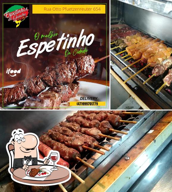 Prove pratos de carne no Espetinhos do Gaúcho (Food truck)