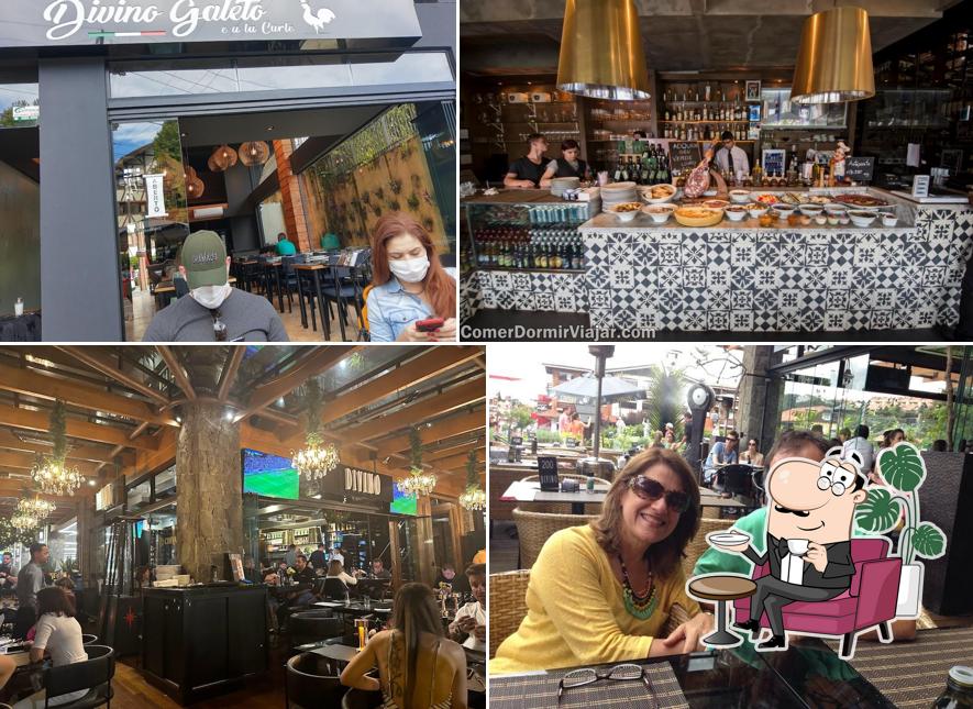 Sente em uma das mesas no Divino Gastrô & Bar